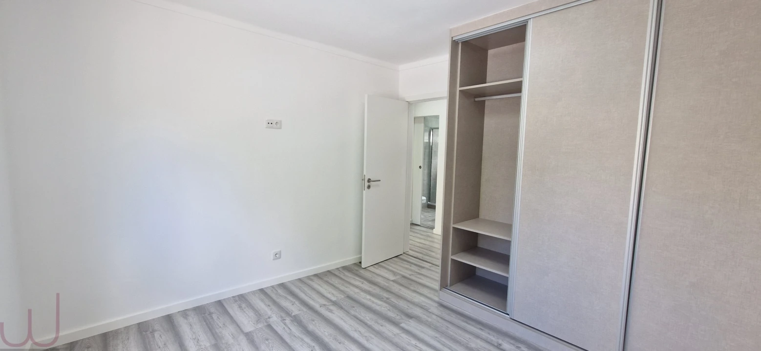 Apartamento T2 para Venda em Rio de Mouro Foto 23