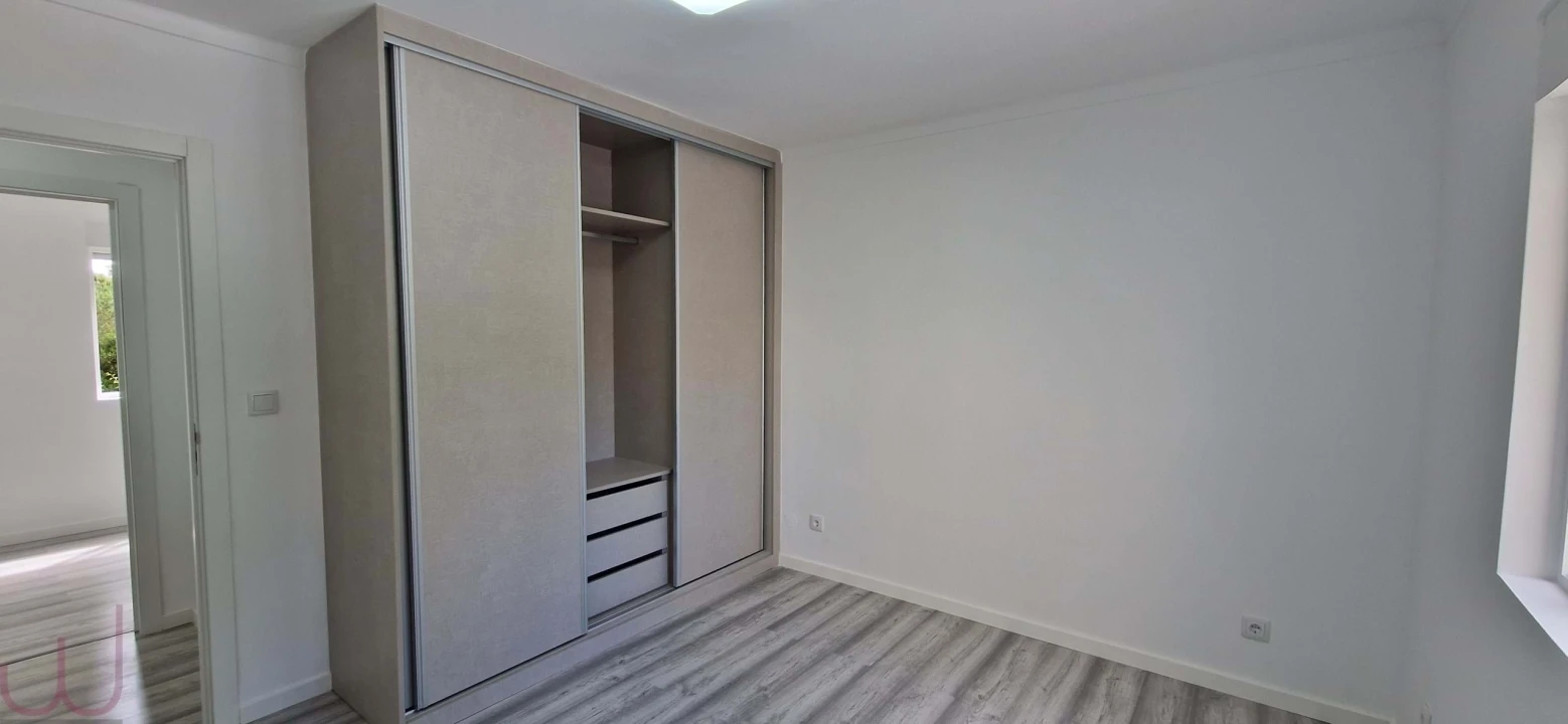 Apartamento T2 para Venda em Rio de Mouro Foto 22