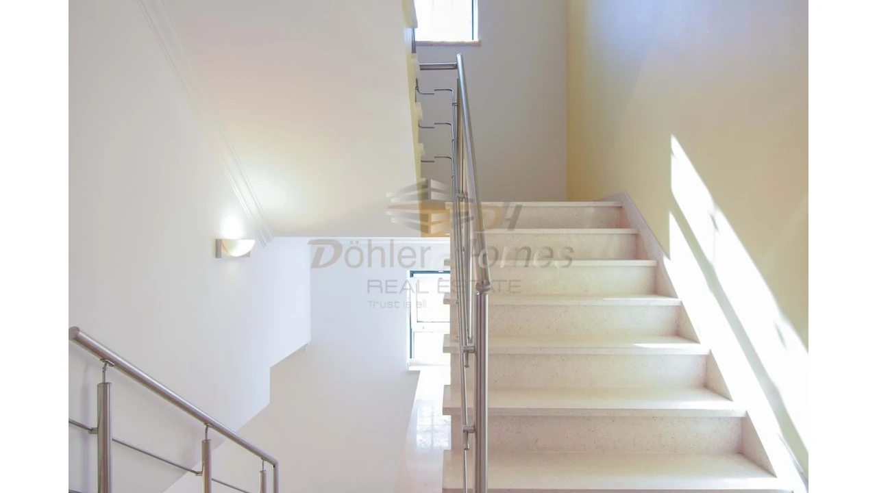 Moradia T5 para Venda em Ramada e Caneças Foto 26