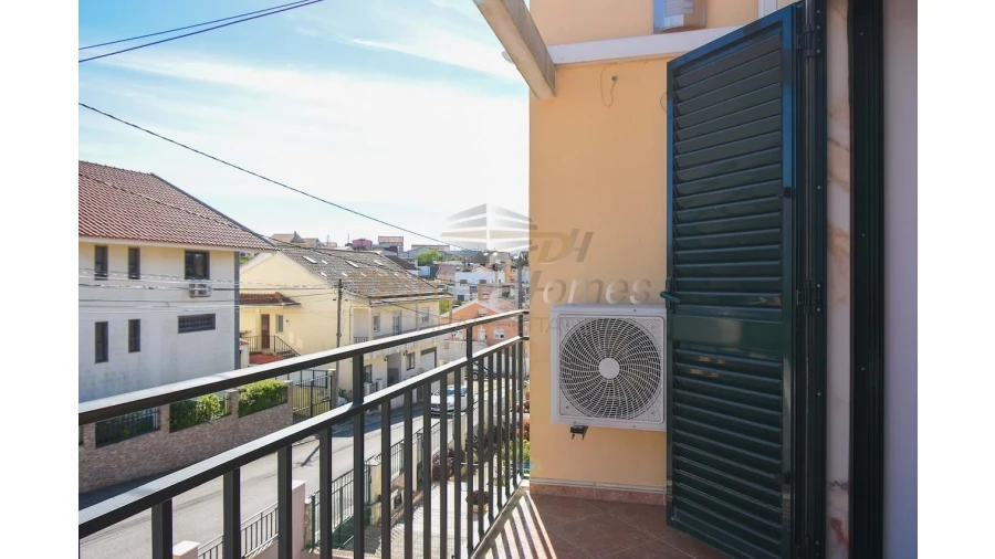 Moradia T5 para Venda em Ramada e Caneças Foto 32