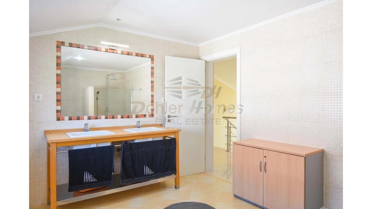 Moradia T5 para Venda em Ramada e Caneças Foto 35