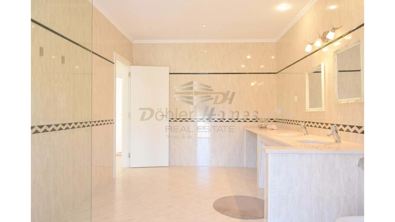 Moradia T5 para Venda em Ramada e Caneças Foto 21