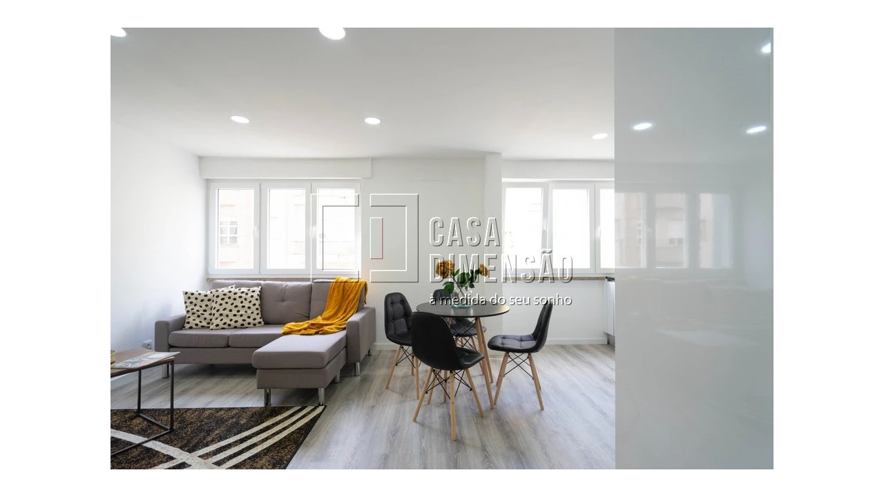 Apartamento T2 para Venda em Penha de França Foto 2