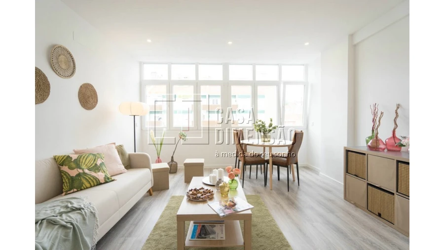 Apartamento T1 para Venda em São Domingos de Benfica Foto 3