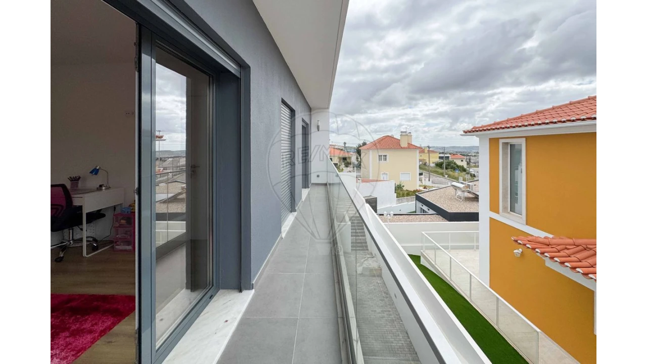 Moradia T4 para Venda em Loures Foto 25