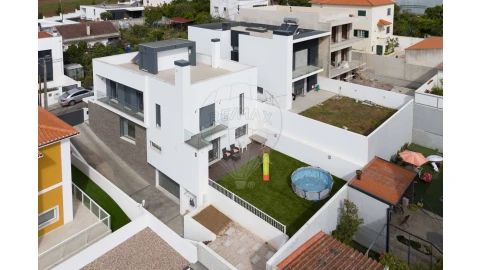 Moradia T4 para Venda em Loures