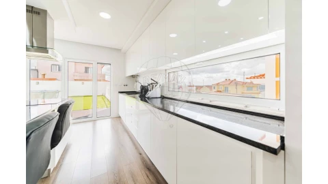 Moradia T4 para Venda em Loures