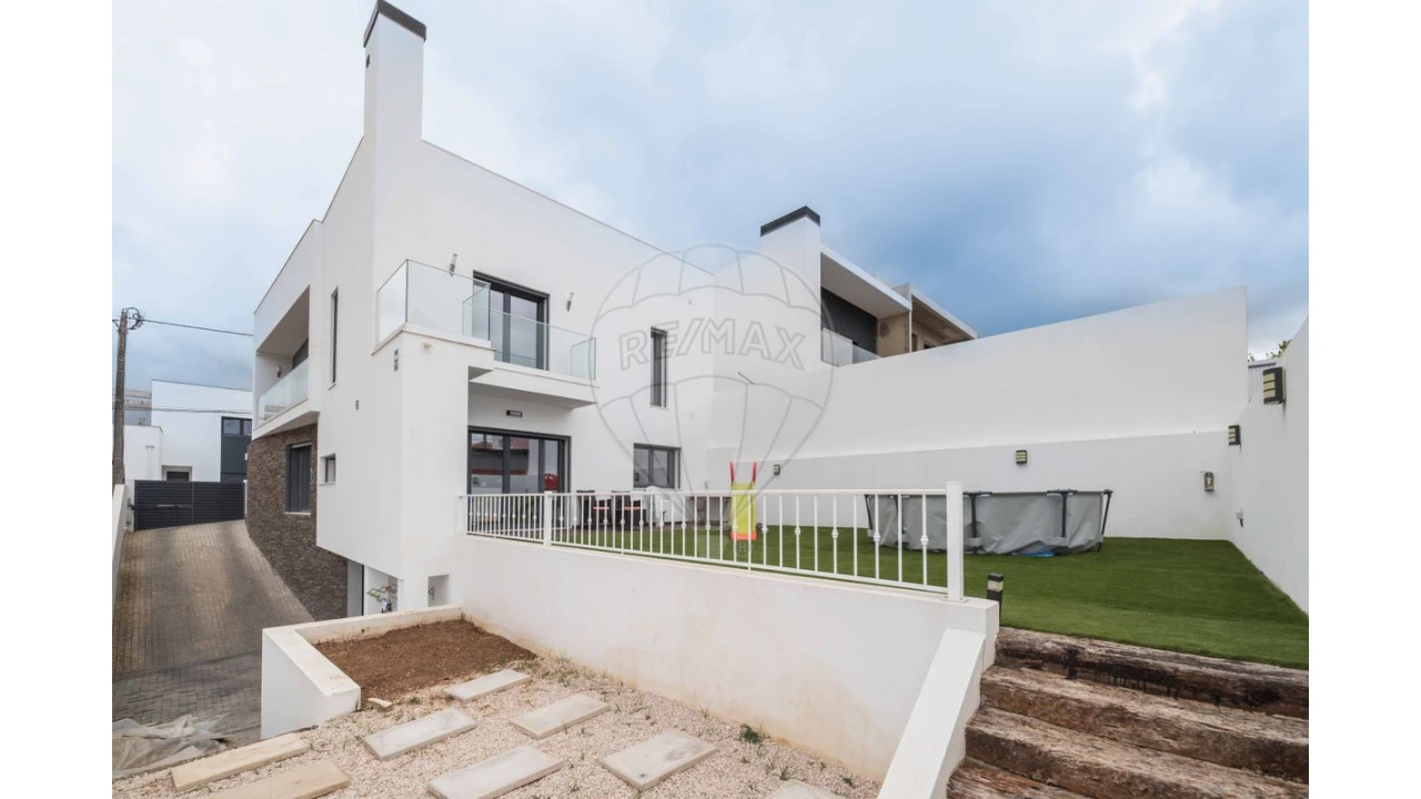 Moradia T4 para Venda em Loures Foto 39