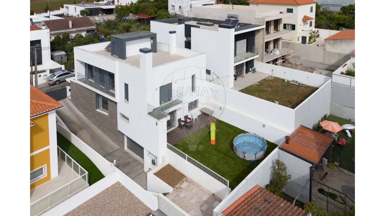 Moradia T4 para Venda em Loures Foto 23