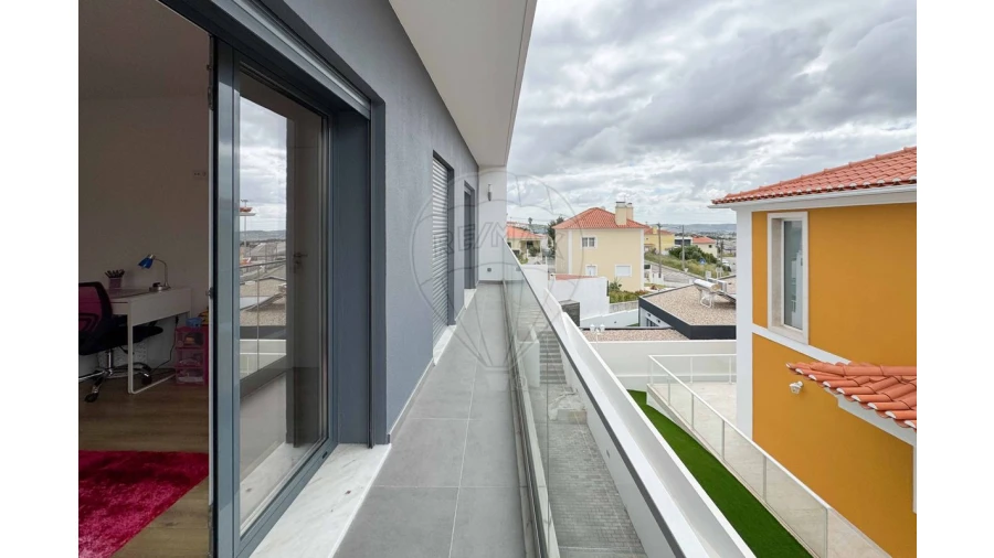 Moradia T4 para Venda em Loures Foto 25