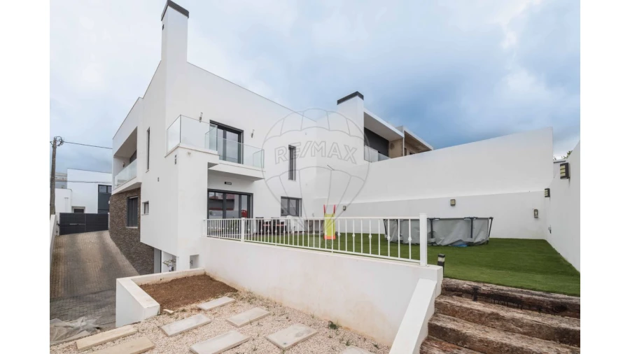 Moradia T4 para Venda em Loures Foto 39