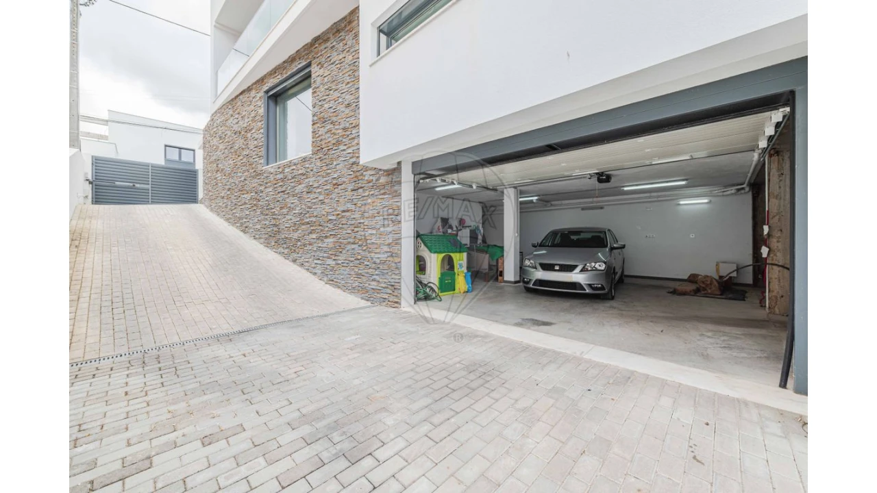 Moradia T4 para Venda em Loures Foto 49