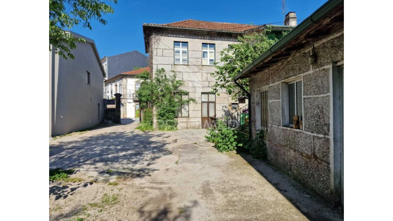 Moradia T4 para Venda em Caldelas Foto 3