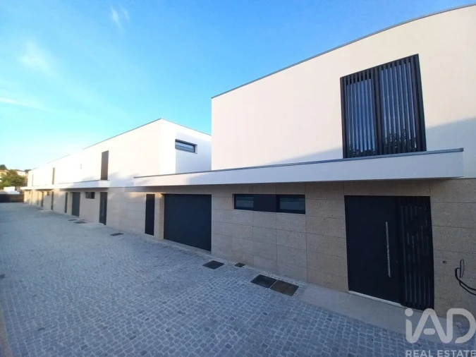 Moradia T3 para Venda em Abade de Neiva Foto 24