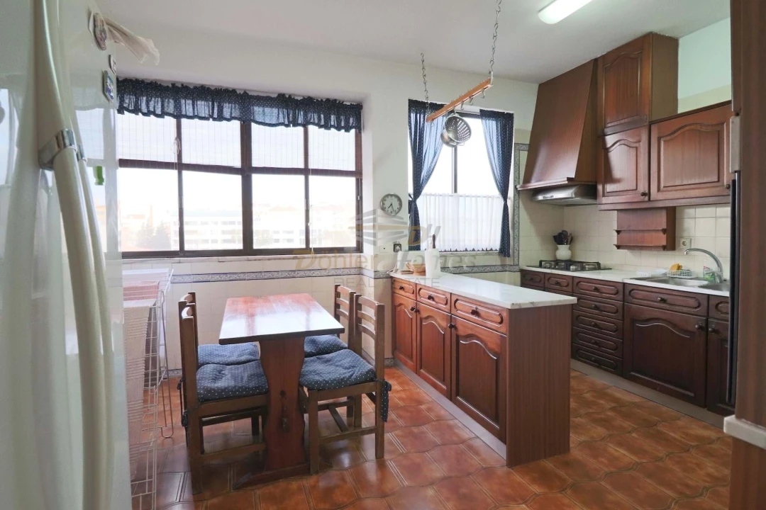 Apartamento T4 para Venda em Carcavelos e Parede Foto 6