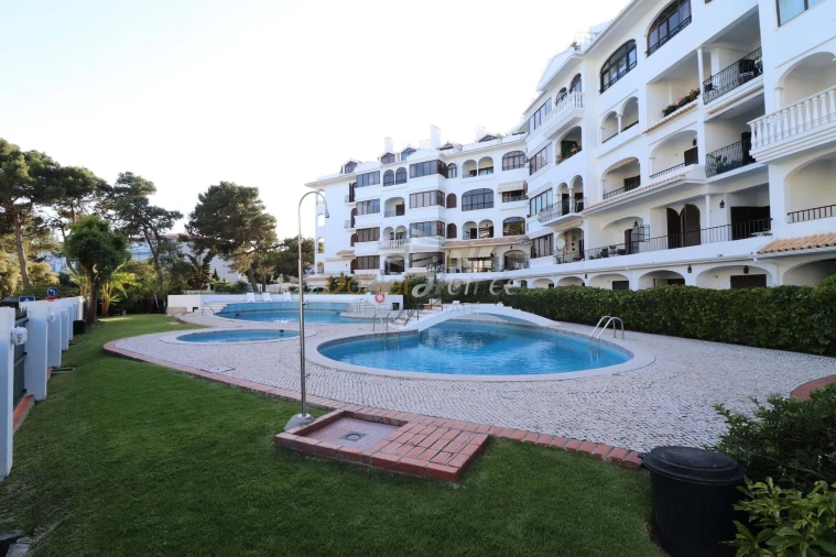 Apartamento T4 para Venda em Carcavelos e Parede Foto 5