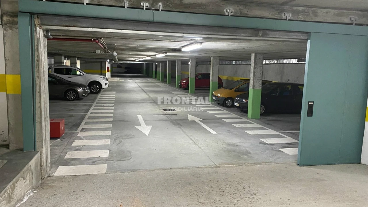 Garagem para Arrendamento em São Mamede de Infesta e Senhora da Hora Foto 4