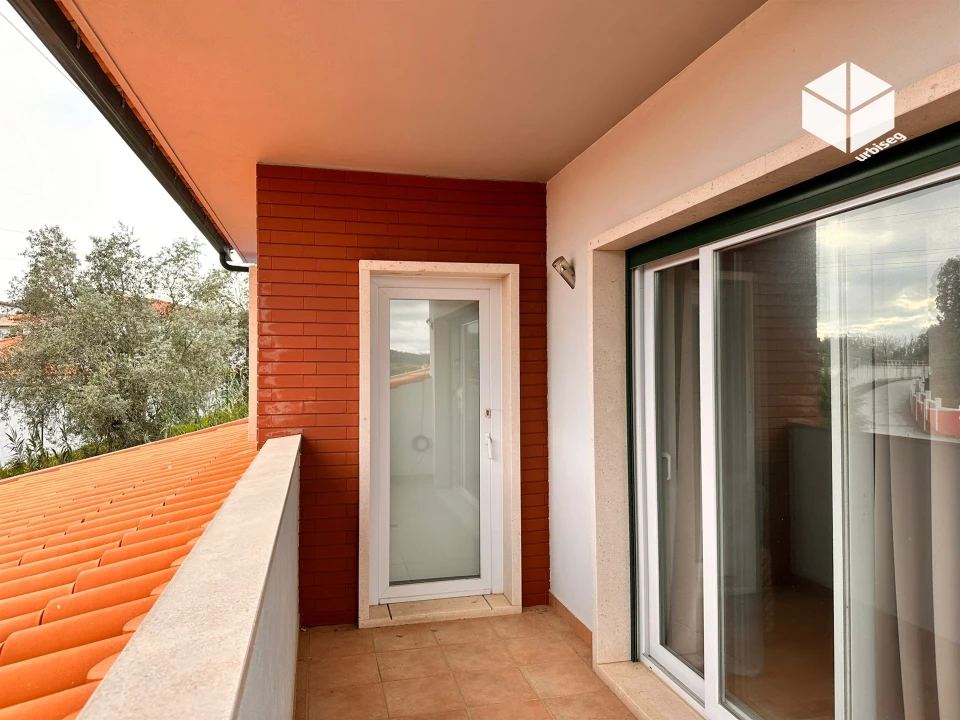 Moradia T4 para Venda em Tavarede Foto 2