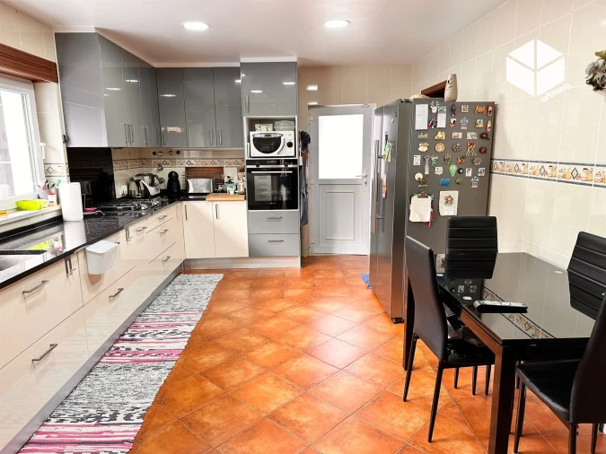 Moradia T4 para Venda em Tavarede Foto 4