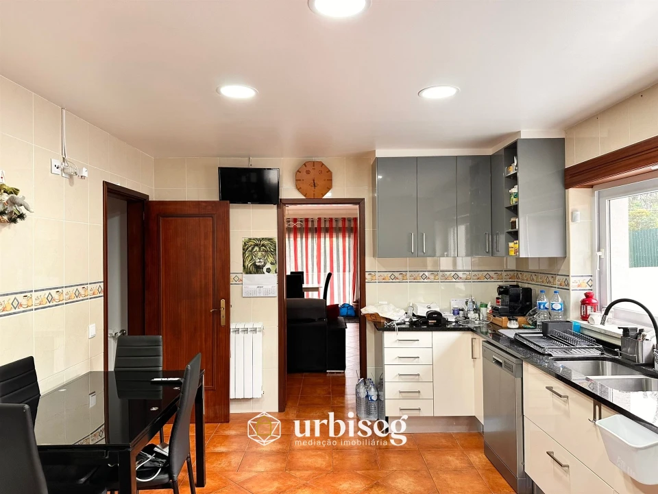 Moradia T4 para Venda em Tavarede Foto 6