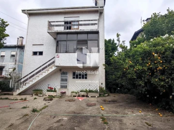 Moradia T5 para Venda em Moreira