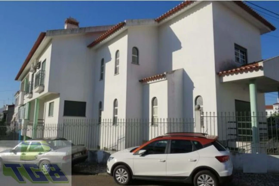 Moradia T4 para Venda em Assunção, Ajuda, Salvador e Santo Ildefonso Foto 1