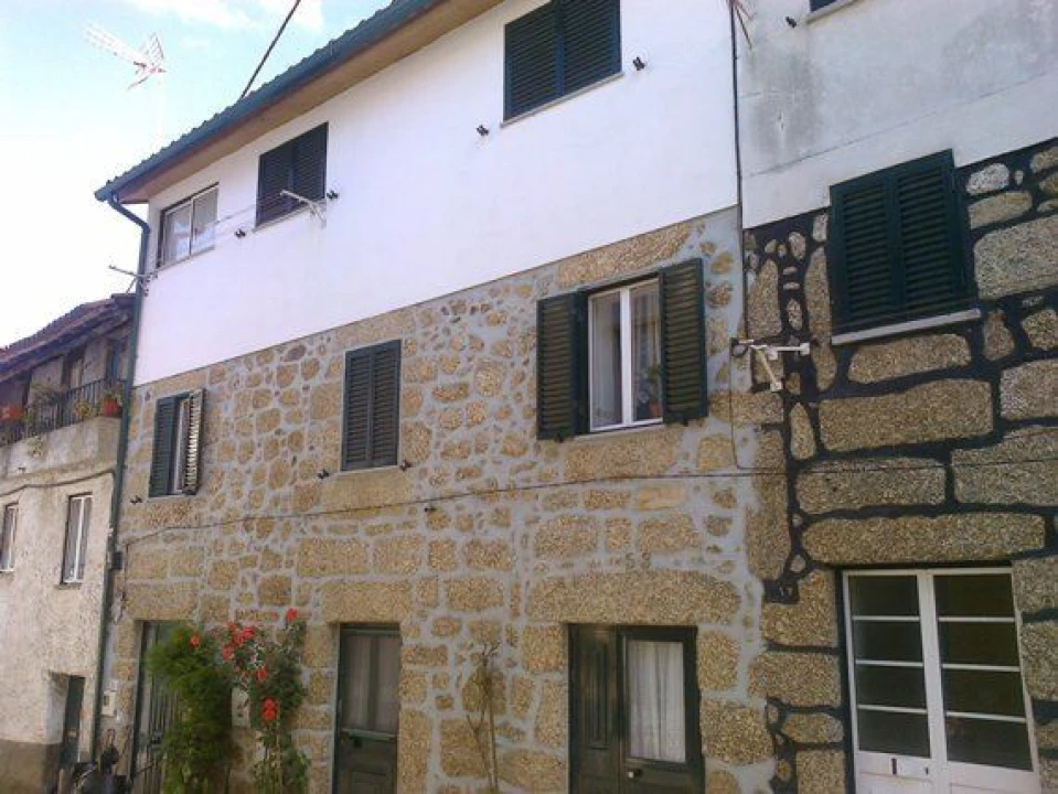 Moradia T1 para Venda em Candosa Foto 1