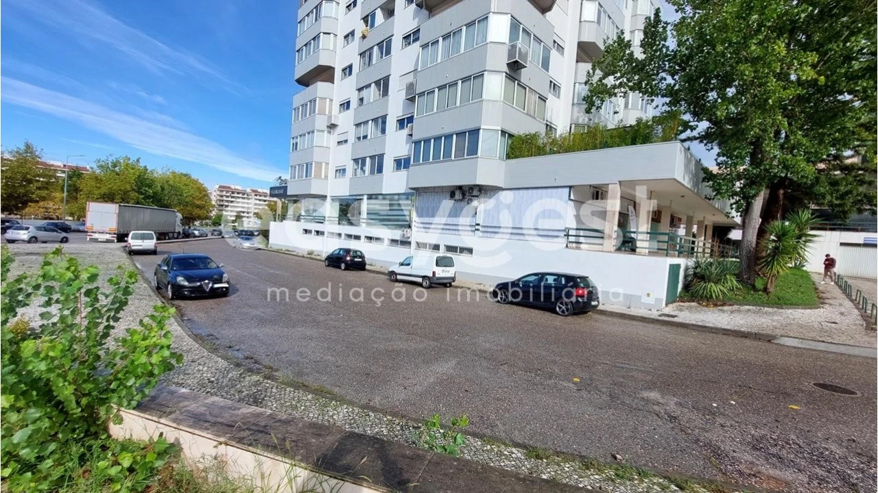 Loja para Venda em Santo Antonio dos Olivais Foto 1