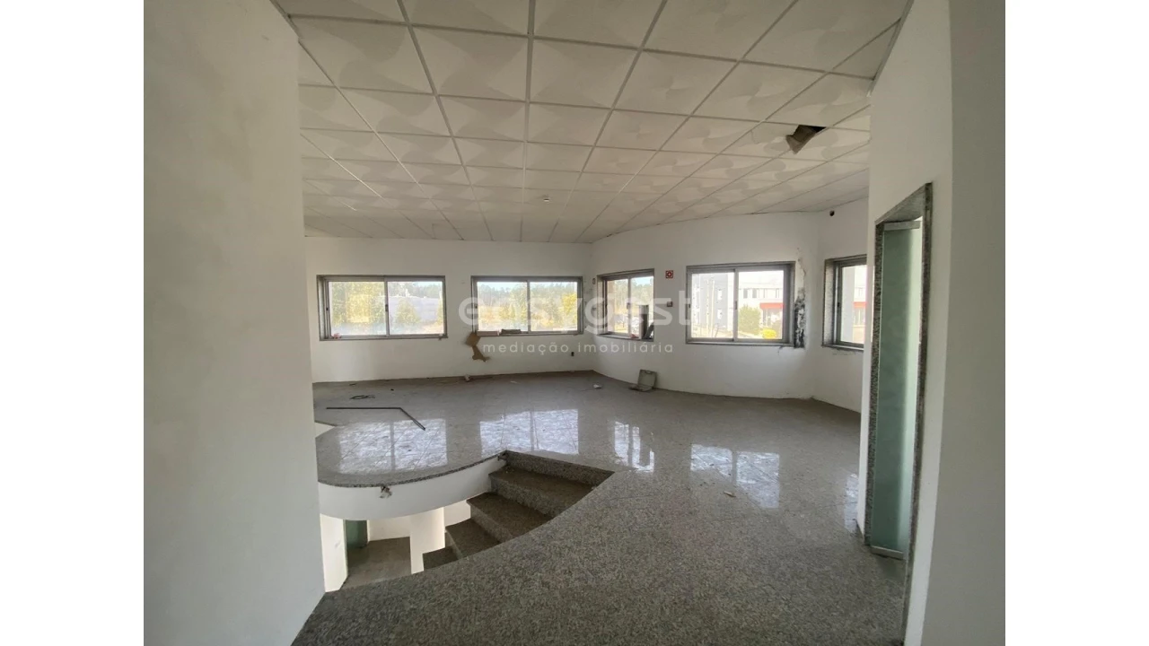 Armazém para Venda em Barrô e Aguada de Baixo Foto 11