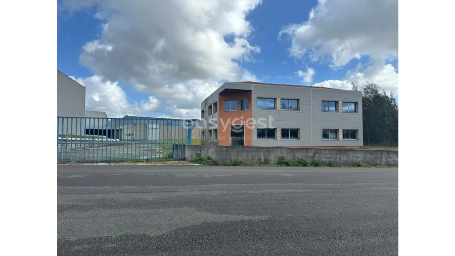 Armazém para Venda em Barrô e Aguada de Baixo