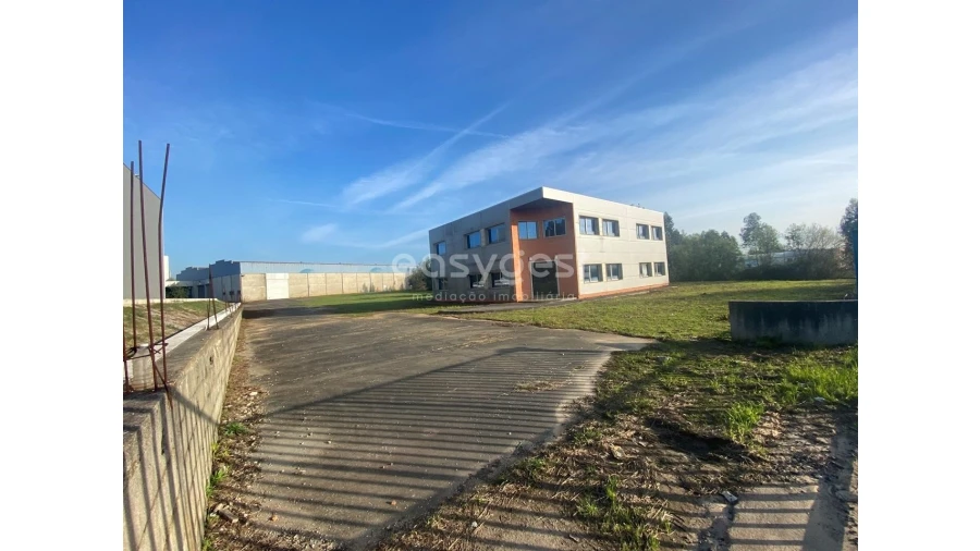 Armazém para Venda em Barrô e Aguada de Baixo Foto 2