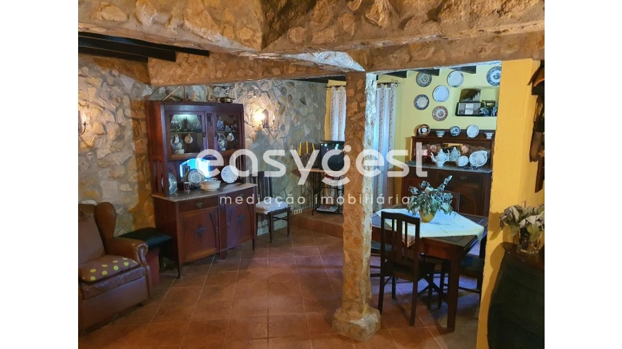 Moradia T2 para Venda em Mouronho Foto 3