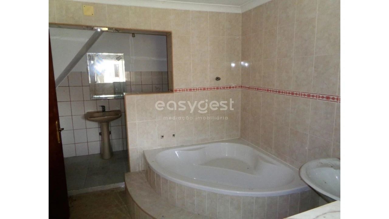 Moradia T1 para Venda em Vinha da Rainha Foto 16