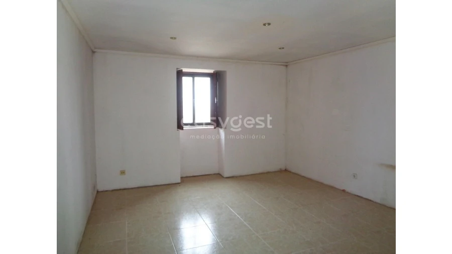 Moradia T1 para Venda em Vinha da Rainha Foto 2