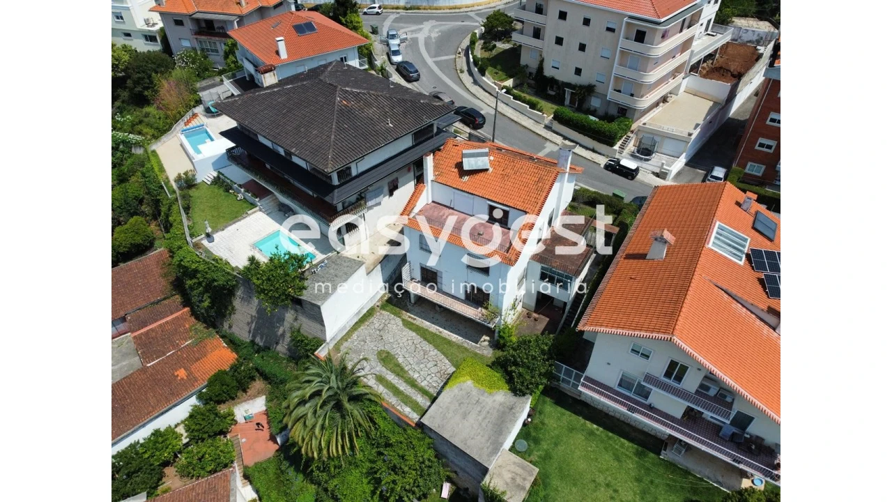 Moradia T7 para Venda em Santo Antonio dos Olivais Foto 2