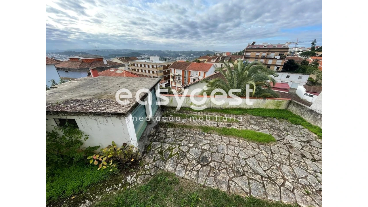 Moradia T7 para Venda em Santo Antonio dos Olivais Foto 16