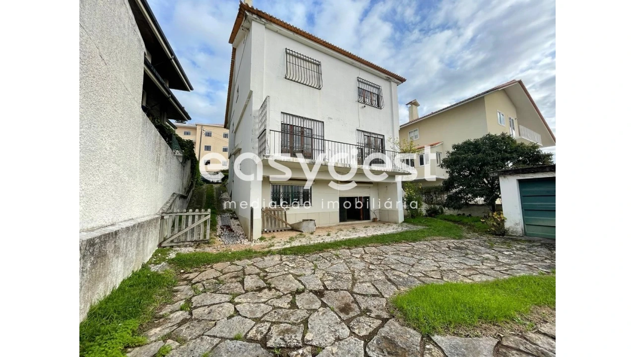 Moradia T7 para Venda em Santo Antonio dos Olivais Foto 22