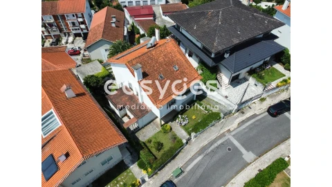 Moradia T7 para Venda em Santo Antonio dos Olivais
