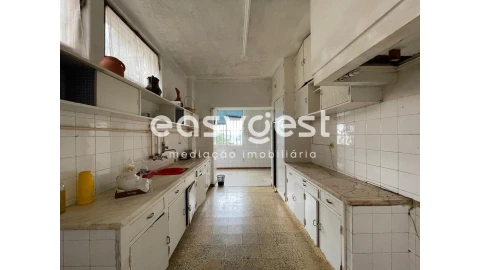 Moradia T7 para Venda em Santo Antonio dos Olivais