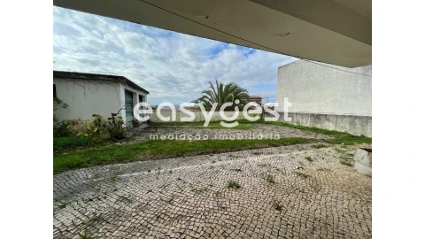 Moradia T7 para Venda em Santo Antonio dos Olivais
