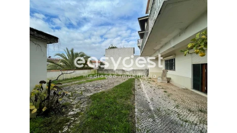 Moradia T7 para Venda em Santo Antonio dos Olivais