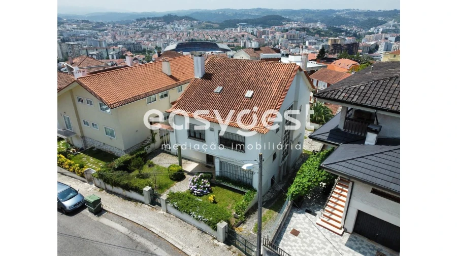Moradia T7 para Venda em Santo Antonio dos Olivais