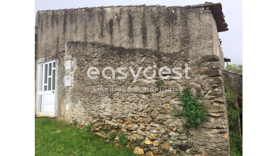 Moradia T1 para Venda em Secarias