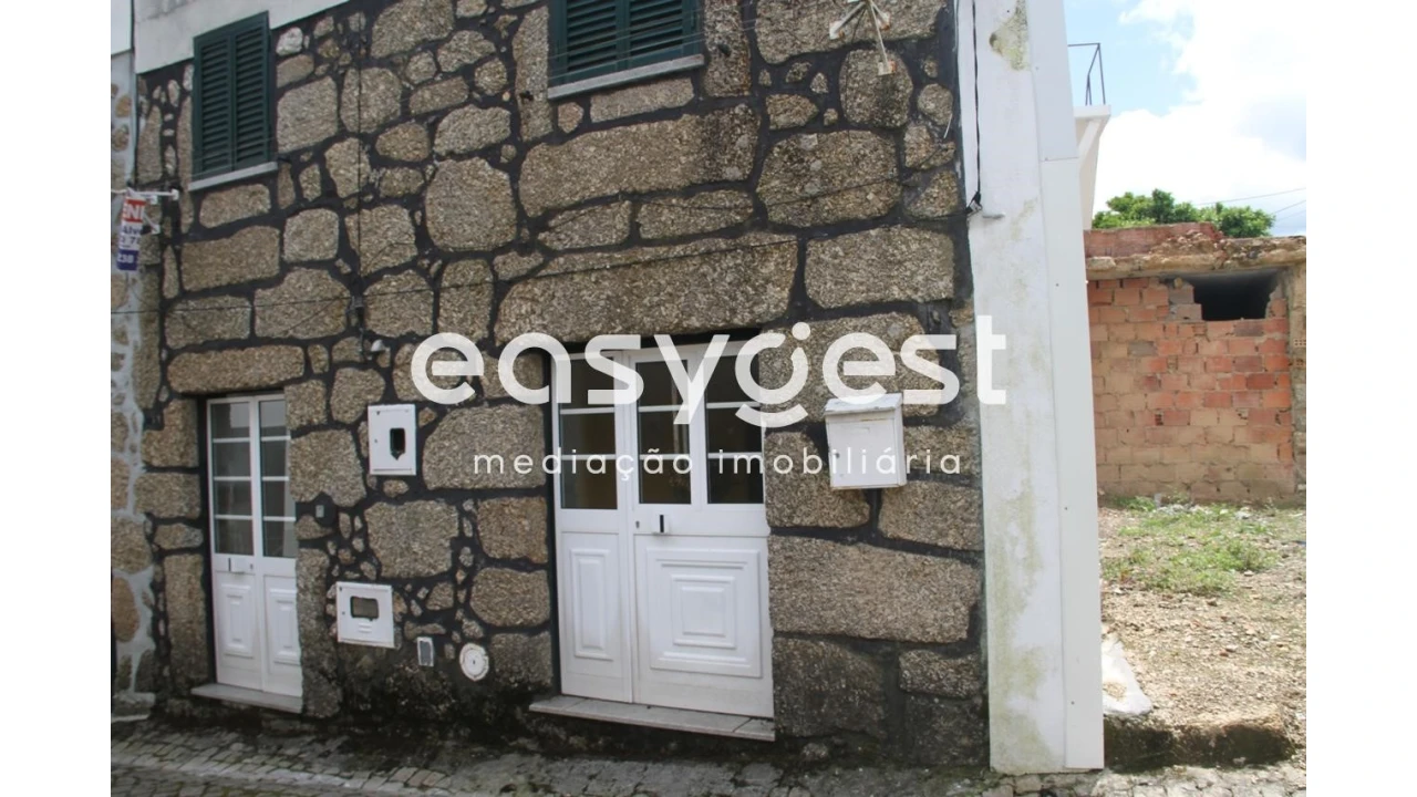 Moradia T2 para Venda em Candosa Foto 1