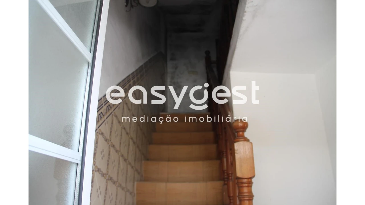 Moradia T2 para Venda em Candosa Foto 3