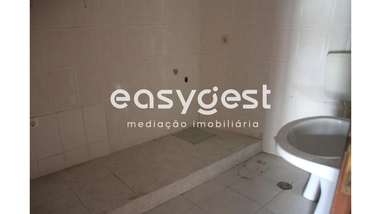 Moradia T2 para Venda em Candosa Foto 5