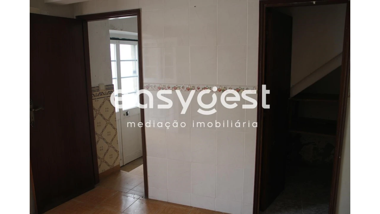 Moradia T2 para Venda em Candosa Foto 6