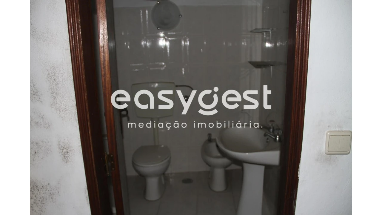 Moradia T2 para Venda em Candosa Foto 9