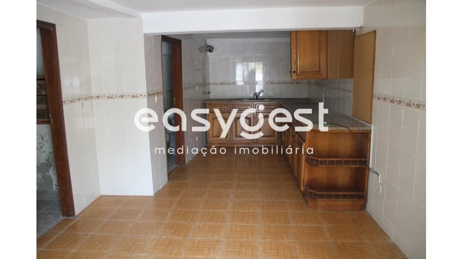 Moradia T2 para Venda em Candosa Foto 4