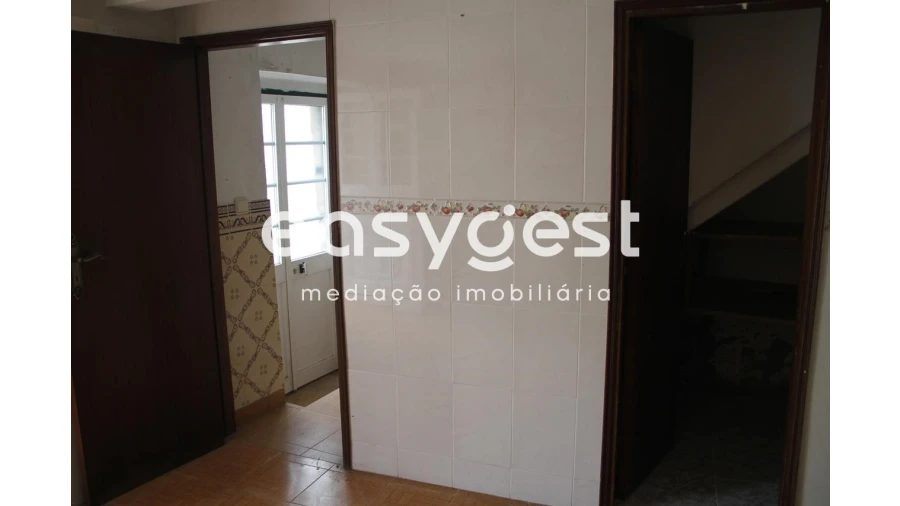 Moradia T2 para Venda em Candosa Foto 6